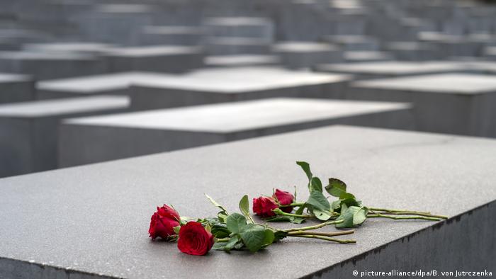 Gedenktag für die Opfer des Nationalsozialismus (picture-alliance/dpa/B. von Jutrczenka)