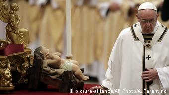 Christmette im Petersdom - Papst Franziskus (picture-alliance/AP Photo/A. Tarantino)