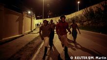 Grenzübergang Spanien Marocco afrikanische Migranten überqueren die Grenze in Ceuta