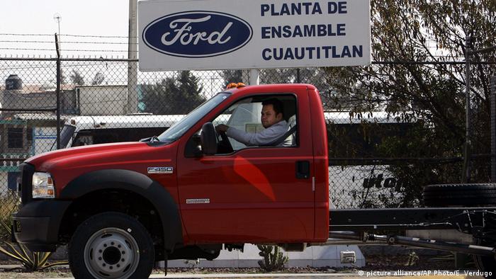 Вывеска Ford в Мексике