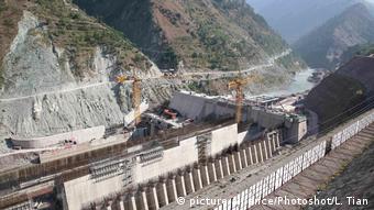 Pakistan Neelum-Jhelum Wasserkraft Projekt (picture-alliance/Photoshot/L. Tian)