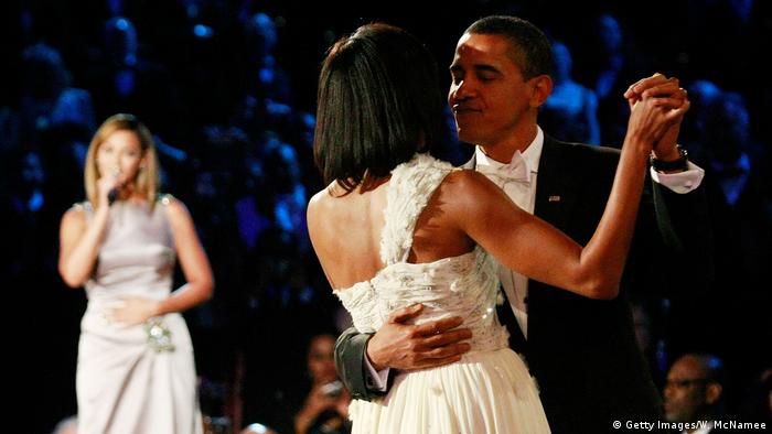 USA | Inaugural Ball 2009 | Michelle und Barack Obama dance to At Last performed by Beyonce (Getty Images/W. McNamee)