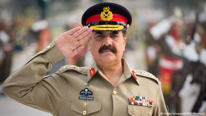 Pakistan Ex-Armee Chef General Raheel Sharif (L) (Getty Images/AFP/K. Nietfeld)