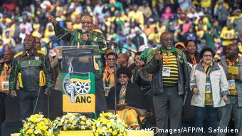 Südafrika Zuma hält Rede im Orlando Stadion in Soweto (Getty Images/AFP/M. Safodien)