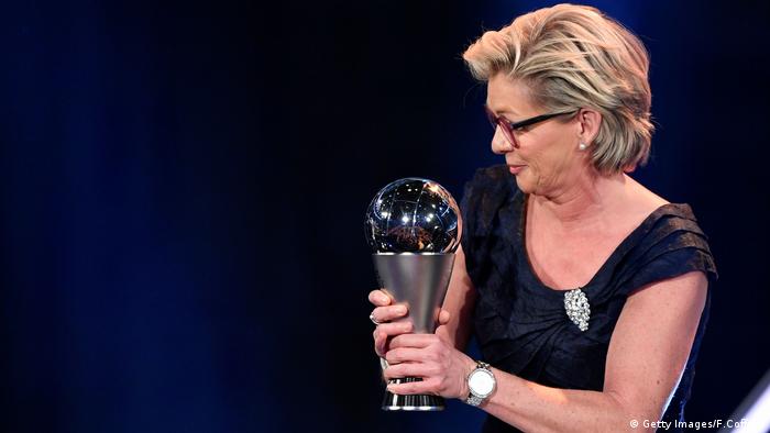 FBL-FIFA-AWARDS Silvia Neid (Getty Images/F.Coffrini)