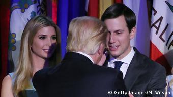Donald Trump mit mit Tochter Ivanka und Schwiegersohn Jared Kushner (Getty Images/M. Wilson)