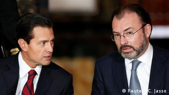  El presidente Enrique Peña Nieto y el nuevo secretario de Relaciones Exteriores, Luis Videgaray, artífice de la controvertida visita de Trump a México en agosto pasado. 