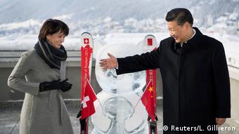 Davos Chinas Präsident Xi und Schweiz Präsidentin Leuthard (Reuters/L. Gillieron)