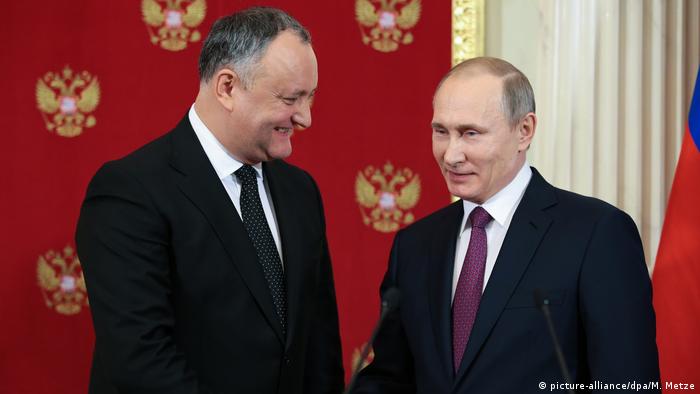 Igor Dodon, în vizită la Vladimir Putin (ianuarie 2017) (picture-alliance/dpa/M. Metze)
