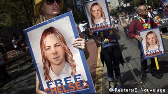 USA Plakat für die Freilassung von Chelsea Manning (Reuters/E. Nouvelage)