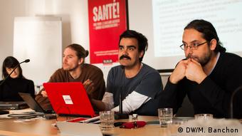César Flores (CooperAcción), Felipe Grez (OLCA), Frank Vanaerschot (FairFin) presentando el informe en Bruselas. 