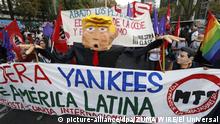 Proteste gegen Trump vor der US-Botschaft in Mexiko