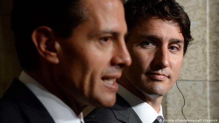 Enrique Peña Nieto (izqda.) y Justin Trudeau.