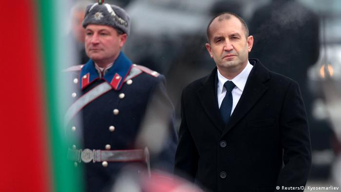 Bulgarient Amtsübergabe Präsident Radew Parade (Reuters/D. Kyosemarliev)
