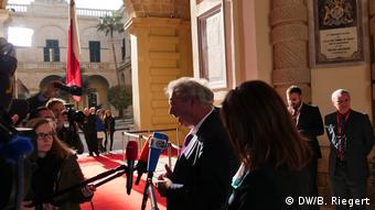 Jean Claude Asselborn speaks to the press in Malta (DW/B. Riegert)