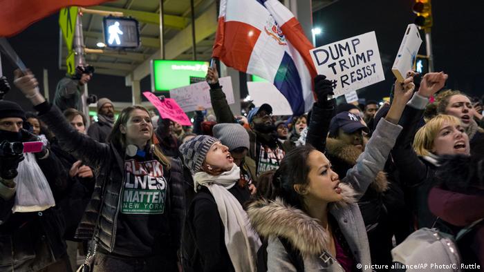 Résultats de recherche d'images pour « ‫تظاهرات علیه ترامپ ممنوعیت سفر‬‎ »