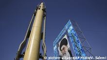Iran Ghadr-F Rakete Khomeini Portrait