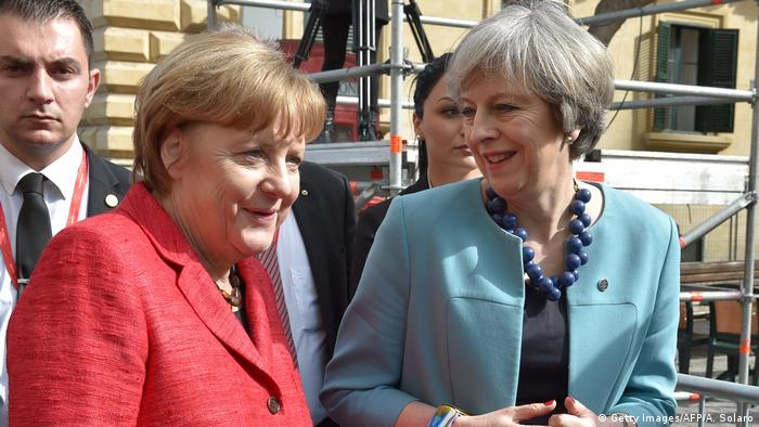 EU-Gipfel auf Malta | Angela Merkel & Theresa May (Getty Images/AFP/A. Solaro)