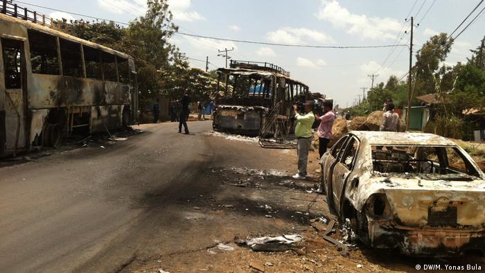 Äthiopien Proteste | Ausgebranntes Auto in Sabata (DW/M. Yonas Bula)