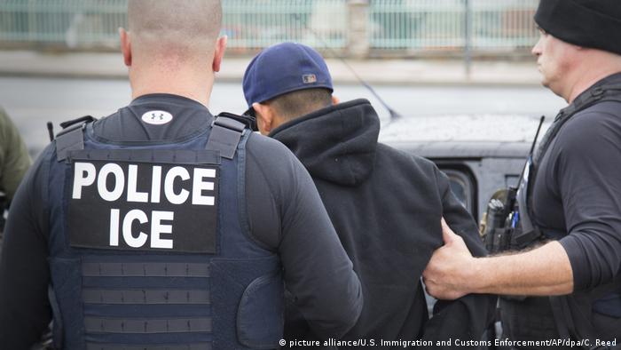 USA Festnahmen bei US-Razzien gegen Einwanderer (picture alliance/U.S. Immigration and Customs Enforcement/AP/dpa/C. Reed)