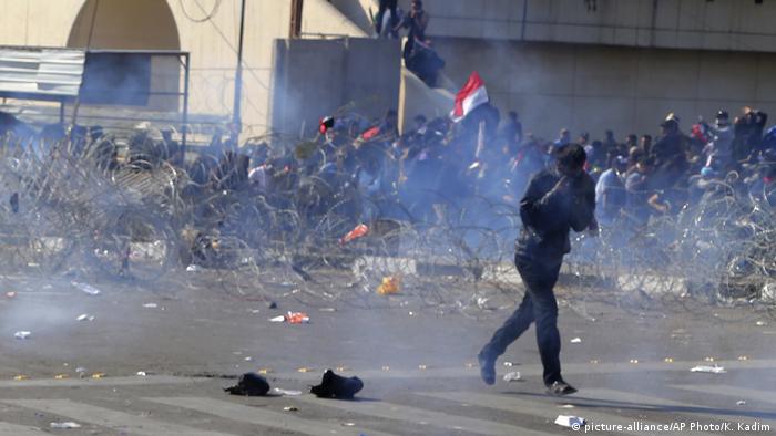 Irak Bagdad - Proteste für eine unabhängige Wahlkomission (picture-alliance/AP Photo/K. Kadim)