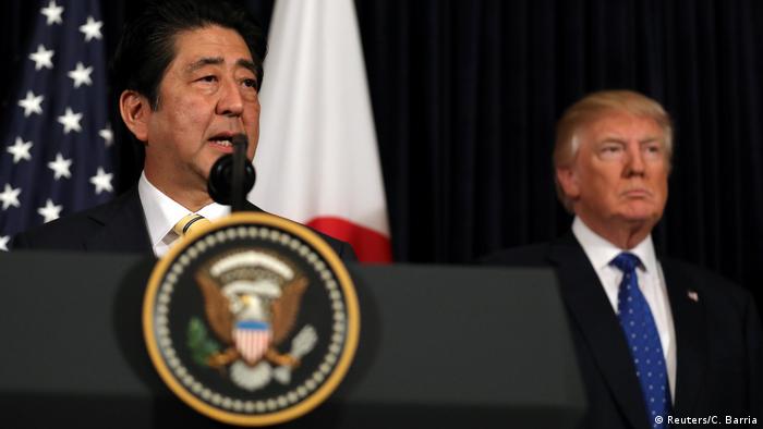 USA Präsidenten Donald Trump & Shinzo Abe, Japan | Kommentar zu Nordkorea (Reuters/C. Barria)