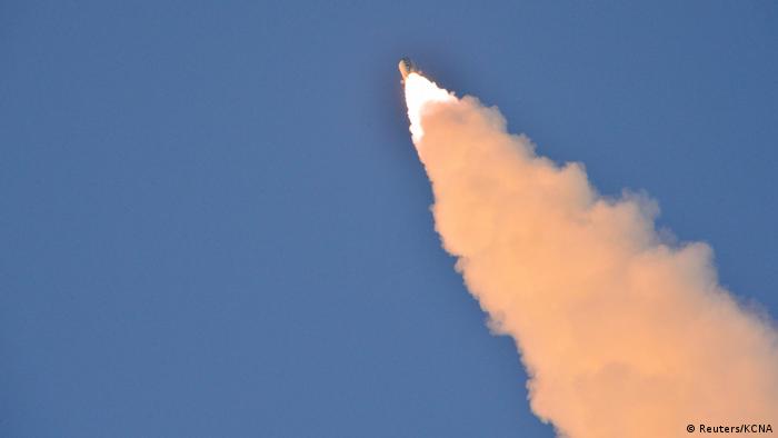 Corea del Norte confirmó el lanzamiento exitoso de un misil balístico (Pukguksong-2) con capacidad de llevar una cabeza nuclear. (Reuters/KCNA)