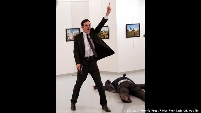 World Press Photo Awards 2017 World Press Photo Awards 2017 - Burhan Ozbilici, The Associated Press - An Assassination in Turkey (Reuters/AP/World Press Photo Foundation/B. Ozbilici)