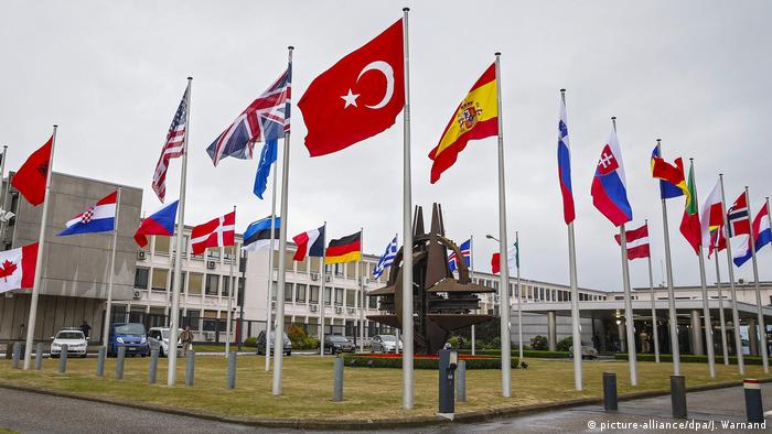 Brüssel Nato-Hauptquartier (picture-alliance/dpa/J. Warnand)