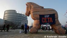 Frankreich Demo gegen CETA vor dem Europaparlament in Straßburg