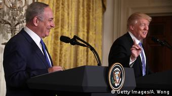 Ο Ντόναλντ Τραμπ πήρε αποστάσεις από την μέχρι πρότινος αμερικανική θέση υπέρ της λύσης δύο κρατών στη διαμάχη Ισραηλινών και Παλαιστινίων