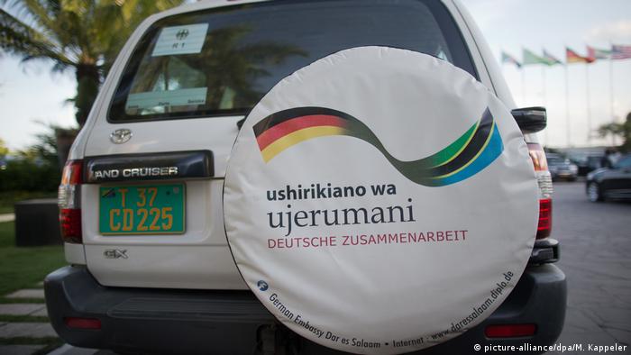 Tansania Symbolbild Deutsche Zusammenarbeit in Ostafrika (picture-alliance/dpa/M. Kappeler)