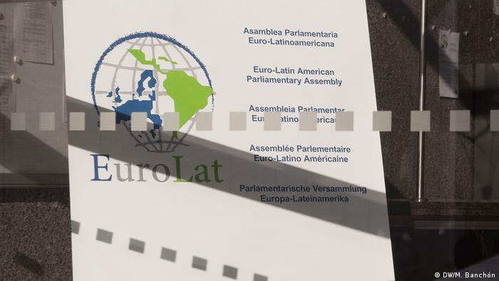 Eurolat - Logo der Euro-Lateinamerikanischen Versammlung (DW/M. Banchón
)