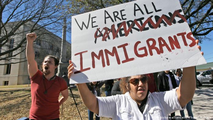 USA Day Without Immigrants-Protest in Shermana (picture-alliance/AP Photo/LM Otero)