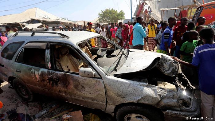 Somalia Selbstmordanschlag in Mogadischu (Reuters/F. Omar)