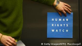 Human Rights Watch Logo Symbolbild (Getty Images/AFP/J. Macdougall)