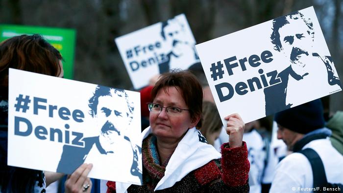 Акция в поддержку освобождения Юджела у посольства Турции в Берлине