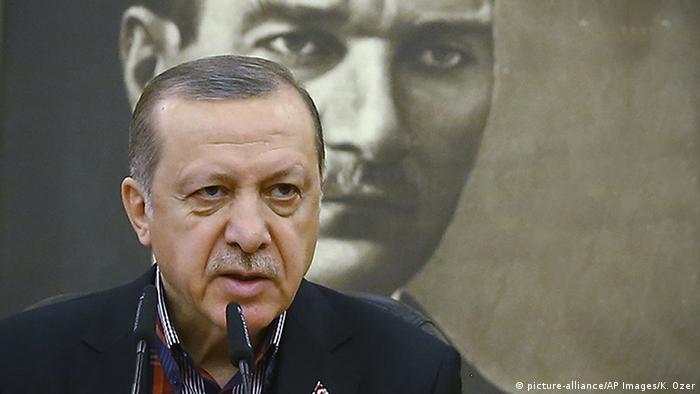 Recep Tayyip Erdogan Präsident Türkei (picture-alliance/AP Images/K. Ozer)