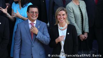 El Salvador Hugo Martínez und Federica Mogherini (picture alliance/dpa/EPA/O. Barría)