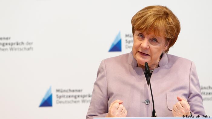 Deutschland Angela Merkel auf der Handwerksmesse in München (Reuters/M. Rehle)