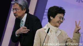 Carrie Lam, John Tsang Chun-wah Hongkong TV Debatte (picture alliance/AP Photo/V.Yu)