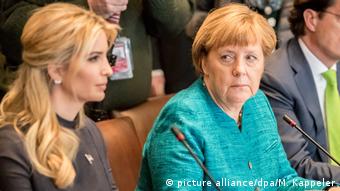 USA Merkel und Trump suchen nach gemeinsamer Arbeitsebene | Merkel und Ivanka Trump (picture alliance/dpa/M. Kappeler)