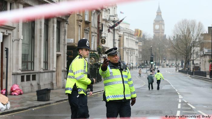 Policías en Whitehall, Londres. 