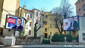 Serbien Belgrad - Wahlkampf: Links ein Billboard von Vuk Jeremic, rechts von Aleksandar Vucic (DW/I. Petrović)