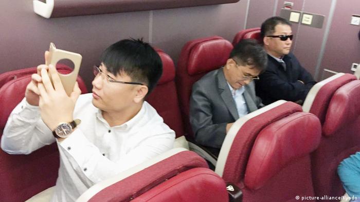 Malaysia Nordkoreaner im Flugzeug (picture-alliance/Kyodo)