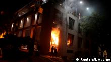 Paraguay Protestierende verbrennen das Parlament