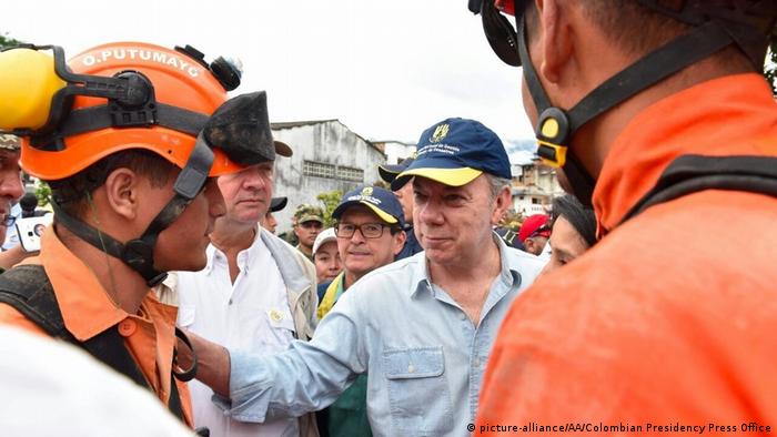 Kolumbien Mehr als 90 Tote bei Überschwemmungen Präsident Santos (picture-alliance/AA/Colombian Presidency Press Office)