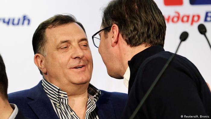 Serbien Prsäidentenwahl Milorad Dodik und Aleksandar Vucic in Belgrade (Reuters/A. Bronic)
