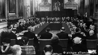 Υπογραφή της Συμφωνίας του Λονδίνου, το 1953, όπου αποφασίστηκε δραστικό κούρεμα του γερμανικού χρέους