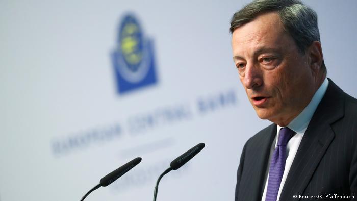Deutschland Neuer 50-Euro-Schein soll sicherer gegen Fälschungen sein | Mario Draghi (Reuters/K. Pfaffenbach)
